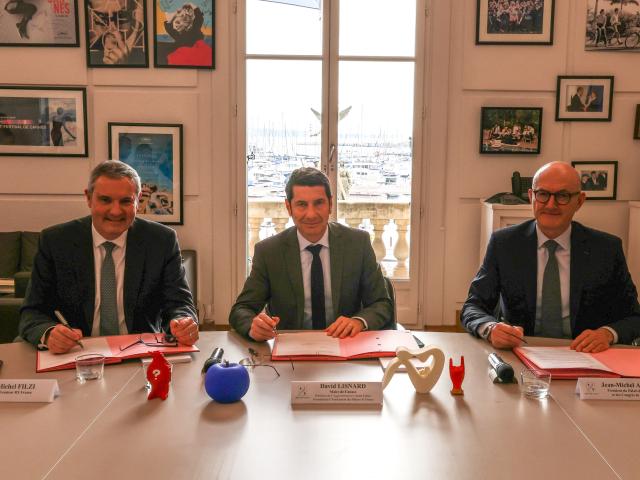 Signature Du Partenariat Entre La Mairie Le Palais Et Rx France Cmairie De Cannes