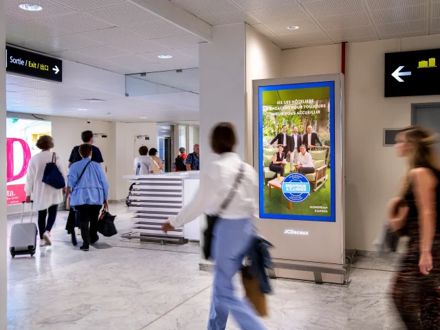 La charte bienvenue à Cannes fait campagne à l'aéroport de Nice Côte d'Azur