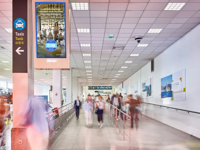 Campagne Bienvenue Aeroport Nice 09@yann Savalle